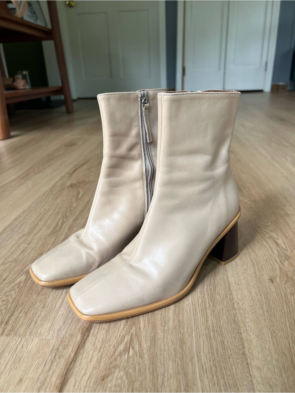 ALOHAS Cream Heeled Ankle Boot